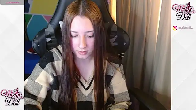Snapshot of Mysticdoll69_ chatting on 10.02.25 Mysticdoll69 online show from 10.02.25