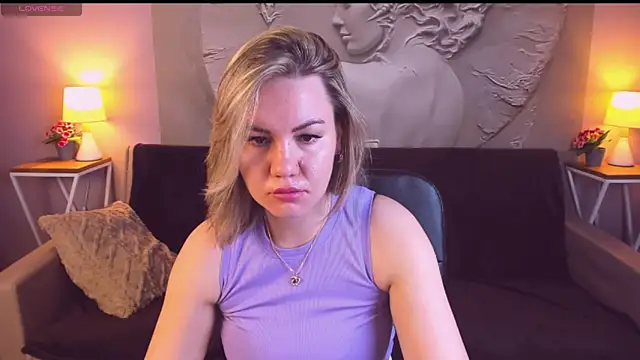 Snapshot of AriaEven chatting on 03.31.26 AriaEven online show from 03.31.26