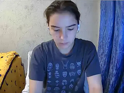 Snapshot of Ali_Kisa chatting on 10.07.25 Ali Kisa online show from 10.07.25
