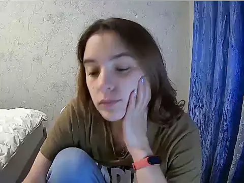 Snapshot of Ali_Kisa chatting on 10.14.25 Ali Kisa online show from 10.14.25