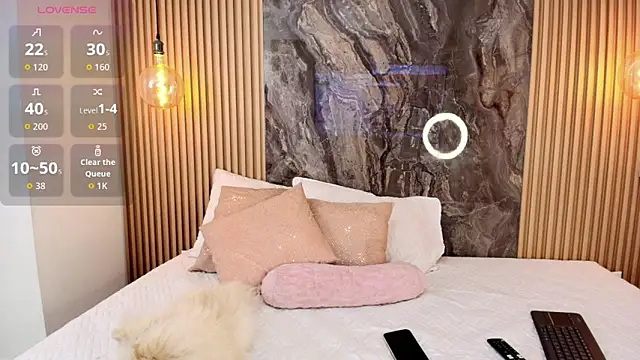 Snapshot of Pocahontas_sun chatting on 10.13.25 Pocahontas sun online show from 10.13.25