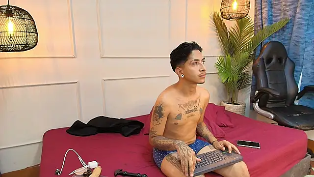 fkenneth macias online show from 10.11.25