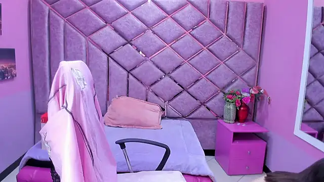 sarah sweett  online show from 04.08.26