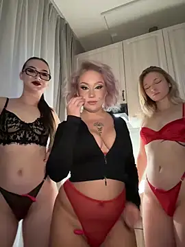 RollDolls online show from 12.21.25