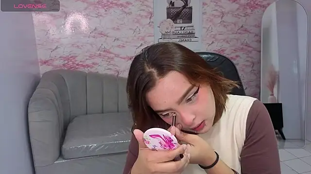 mia foster t online show from 02.14.26