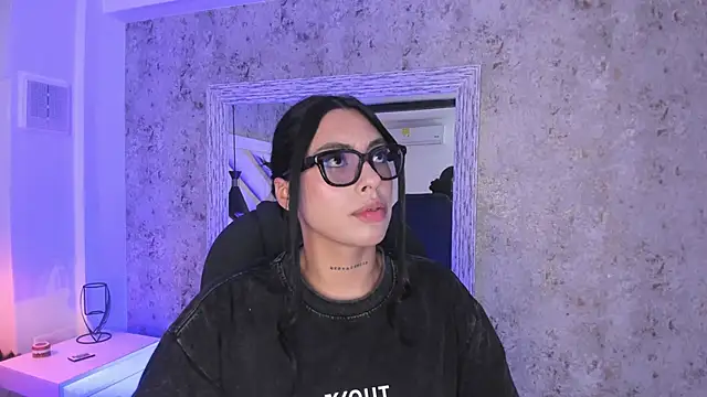 Snapshot of Vanessa_Rain_ chatting on 05.09.26 Vanessa Rain online show from 05.09.26