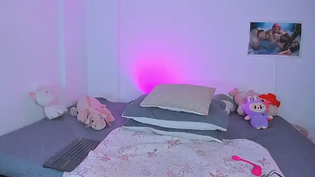 Miaengels  online show from 04.11.26