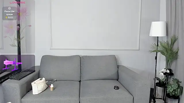 Nahomycarterr online show from 04.14.26