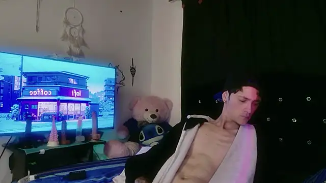 Tyler cat online show from 12.15.25