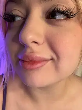 KellyMoors online show from 04.14.26