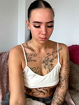 YoungZoexx online show from 10.15.25