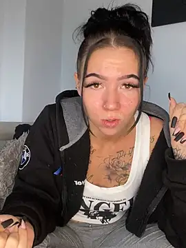 YoungZoexx online show from 10.28.25