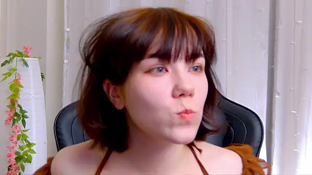 Snapshot of Kelly_foox chatting on 10.11.25 Kelly foox online show from 10.11.25