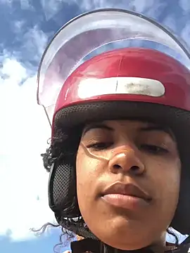 Snapshot of Lorennapires chatting on 10.15.25 Lorennapires online show from 10.15.25