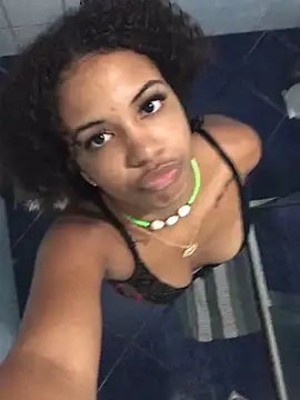 Snapshot of Lorennapires chatting on 10.30.25 Lorennapires online show from 10.30.25