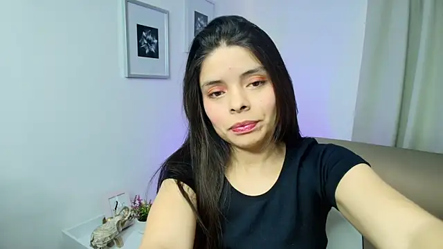 Snapshot of victoria_stern chatting on 10.22.25 victoria stern online show from 10.22.25
