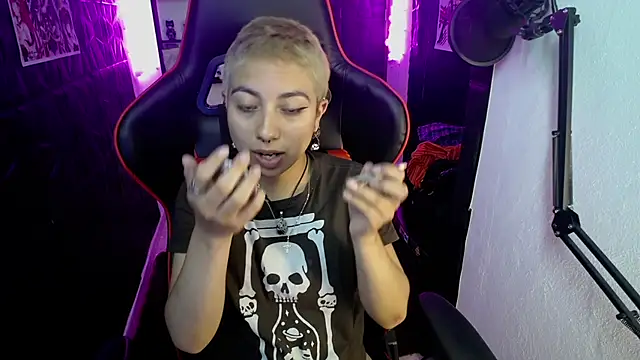 Snapshot of lunarichy22 chatting on 11.14.25 lunarichy22 online show from 11.14.25