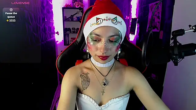 Snapshot of lunarichy22 chatting on 12.17.25 lunarichy22 online show from 12.17.25