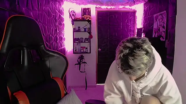 Snapshot of lunarichy22 chatting on 02.23.26 lunarichy22 online show from 02.23.26