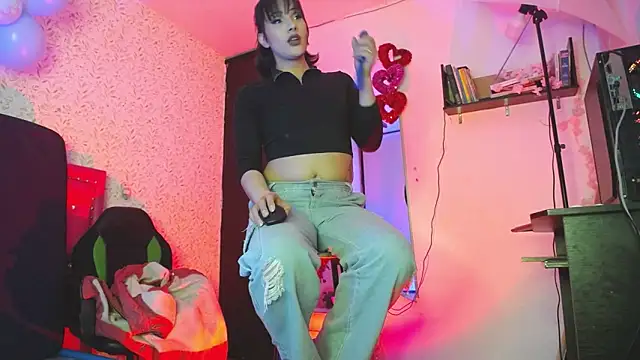 Snapshot of altair_w chatting on 10.11.25 altair w online show from 10.11.25