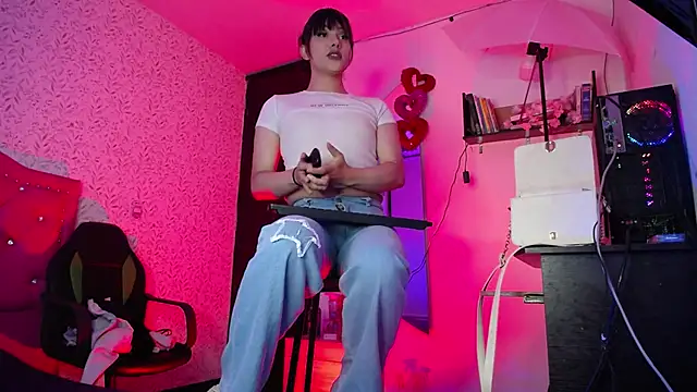 Snapshot of altair_w chatting on 10.14.25 altair w online show from 10.14.25