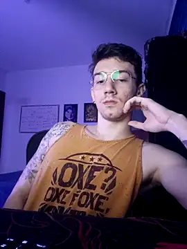 Snapshot of SweetGoodBoy22 chatting on 10.03.25 SweetGoodBoy22 online show from 10.03.25