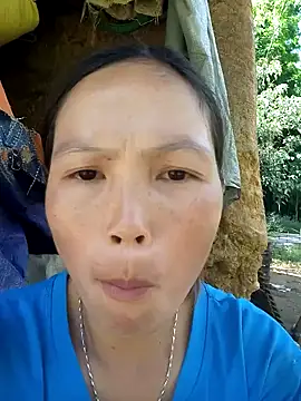 Snapshot of hanghuong chatting on 10.05.25 hanghuong online show from 10.05.25