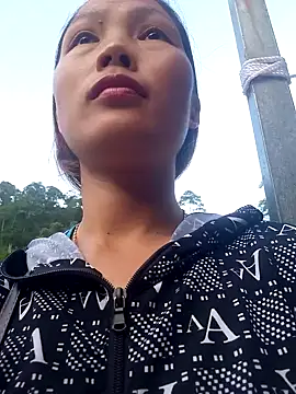 Snapshot of hanghuong chatting on 10.11.25 hanghuong online show from 10.11.25