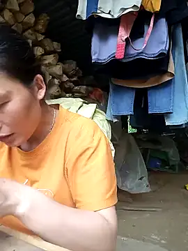 Snapshot of hanghuong chatting on 10.14.25 hanghuong online show from 10.14.25