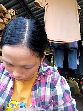 Snapshot of hanghuong chatting on 10.18.25 hanghuong online show from 10.18.25