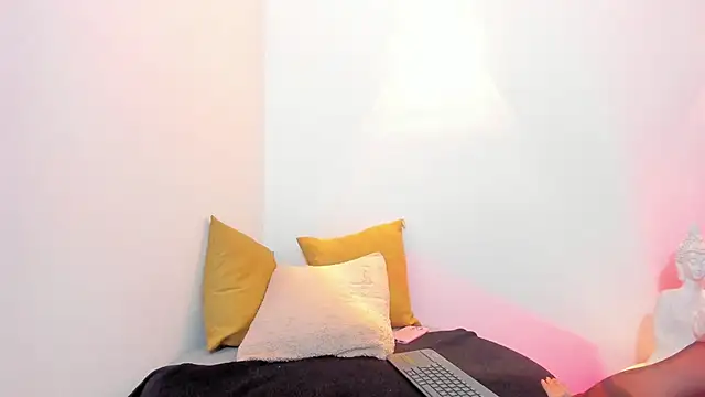 ZammyRossee online show from 10.12.25