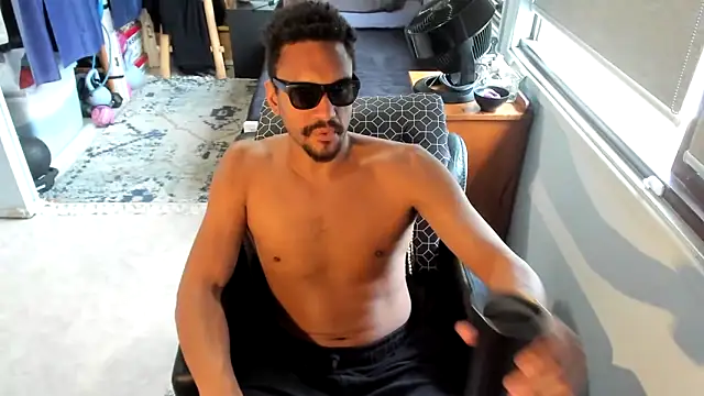 Snapshot of CassiusJohnson chatting on 10.09.25 CassiusJohnson online show from 10.09.25