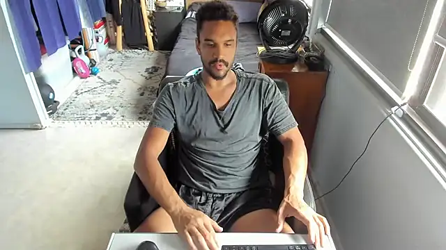 Snapshot of CassiusJohnson chatting on 10.17.25 CassiusJohnson online show from 10.17.25