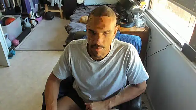 Snapshot of CassiusJohnson chatting on 04.15.26 CassiusJohnson online show from 04.15.26