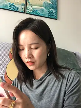 Snapshot of Mile-m chatting on 04.23.26 Mile-m online show from 04.23.26