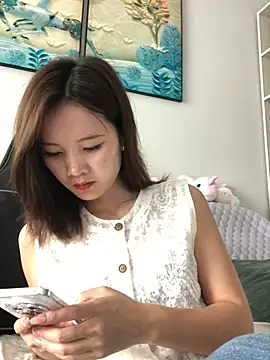 Snapshot of Mile-m chatting on 05.21.26 Mile-m online show from 05.21.26