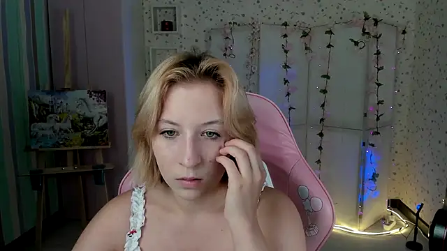 Snapshot of Emma_Garcias chatting on 10.03.25 Emma Garcias online show from 10.03.25
