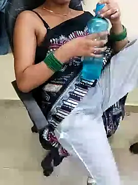 Snapshot of Saniya_Doll chatting on 07.14.26 Saniya Doll online show from 07.14.26