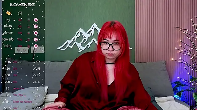 Klee Love online show from 10.13.25