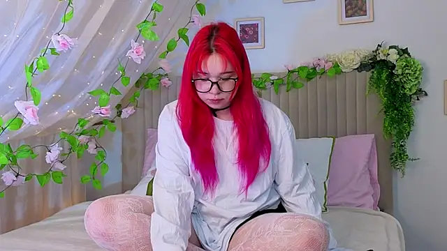 Klee Love online show from 10.14.25