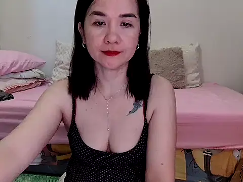 Snapshot of KissHott chatting on 05.18.26 KissHott online show from 05.18.26
