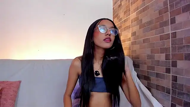 luna valen online show from 10.31.25