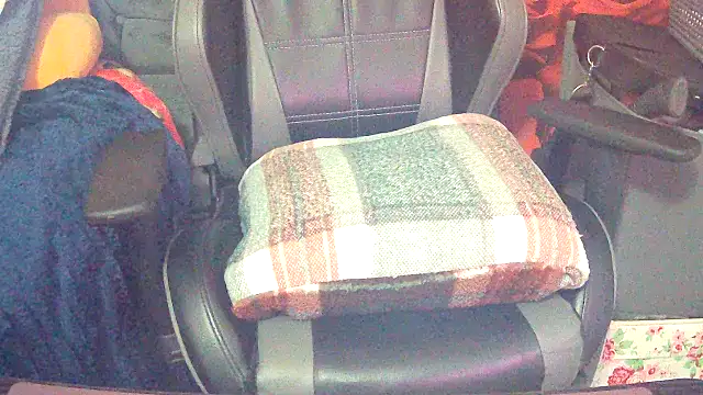 Playful MILF Demi online show from 02.16.26