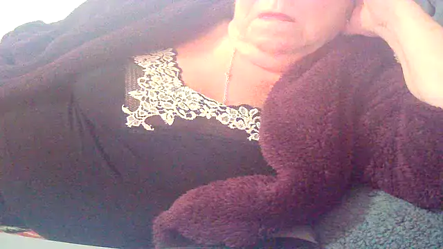 Playful MILF Demi online show from 04.09.26