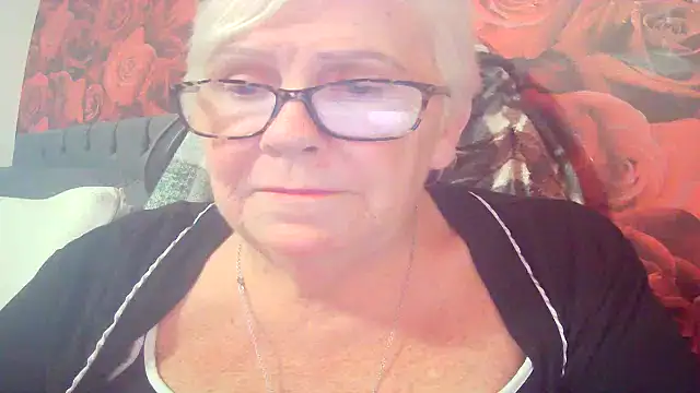Playful MILF Demi online show from 05.12.26