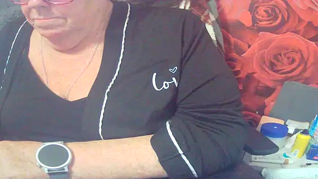Playful MILF Demi online show from 05.13.26