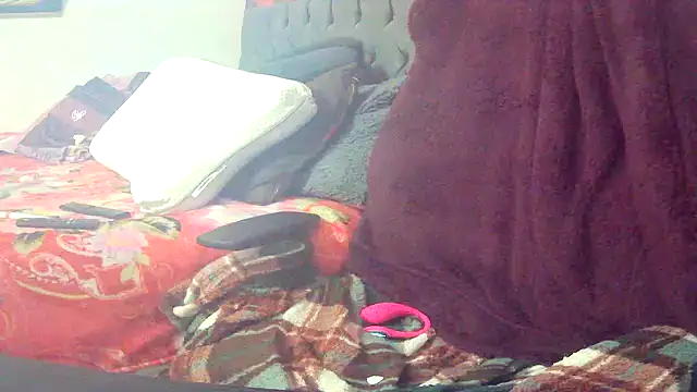 Playful MILF Demi online show from 06.03.26