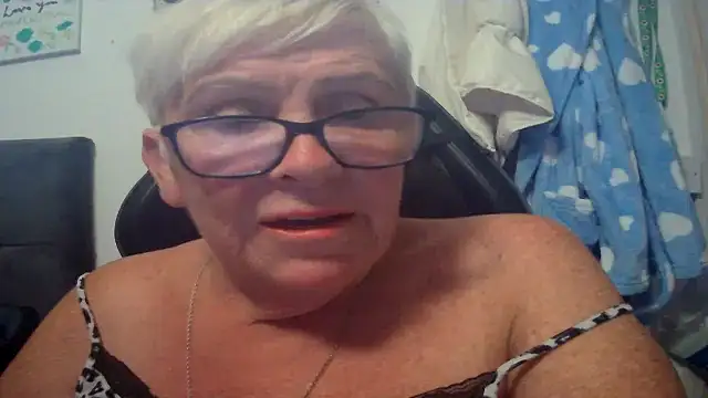 Playful MILF Demi online show from 07.05.26