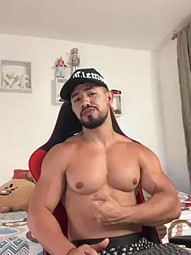 Ezzio Scolaro online show from 04.12.26