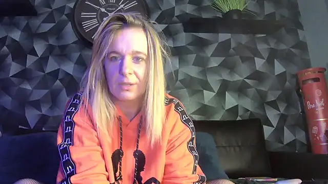 Delichieuse5 online show from 11.29.25